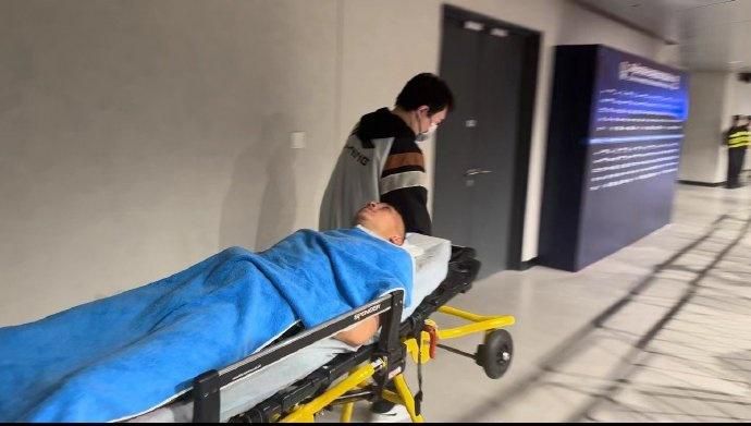 宋天铭这时开口对宋老爷子说：爸，听闻您前几日降温感染风寒，儿子特地买了一座热带海岛，以后天冷了您就去那里过冬。